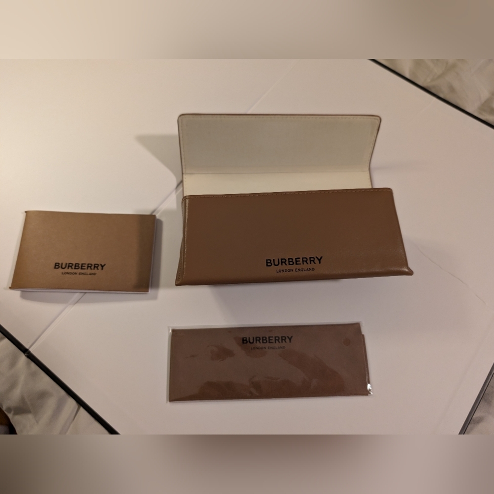 BURBERRY Camel Brown Soft Faux Leather Eyeglasses Sunglasses Magnetic Case